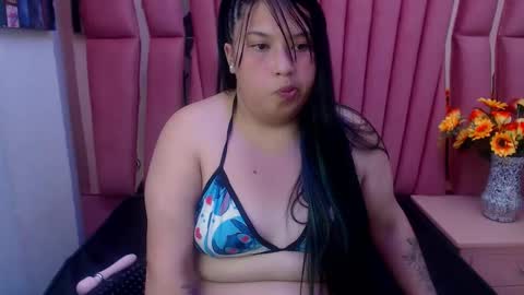 Snapshot of salome_curvy_ chatting on November 5, 5:02 pm salome_curvy_ online show from November 5, 5:02 pm
