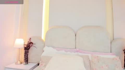 Snapshot of salomebell chatting on September 27, 10:26 pm online show from September 27, 10:26 pm
