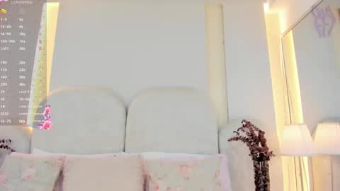 Snapshot of salomebell chatting on October 16, 7:59 pm online show from October 16, 7:59 pm