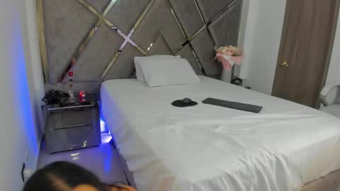 Salomme Cruz online show from April 15, 5:03 am