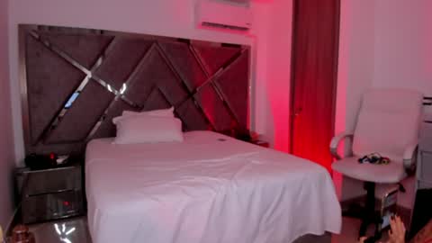 Snapshot of salommecruz01 chatting on June 19, 1:32 am Salomme Cruz online show from June 19, 1:32 am