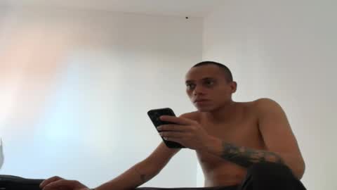 Snapshot of salomon_boy_ chatting on December 17, 9:10 pm salomon_boy_ online show from December 17, 9:10 pm