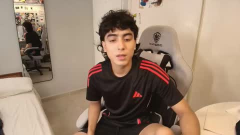 salvatore_montt online show from December 5, 8:27 pm