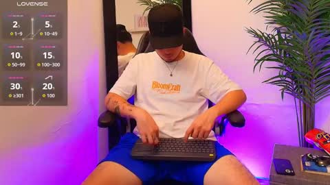 Snapshot of salvatore_muller chatting on October 5, 10:40 pm Salvatore  online show from October 5, 10:40 pm