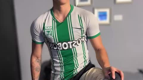 Snapshot of salvatore_romanoo chatting on March 1, 3:08 am Salvatore online show from March 1, 3:08 am