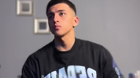 Snapshot of salvatore_romanoo chatting on March 2, 3:20 am Salvatore online show from March 2, 3:20 am