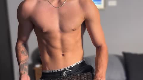 Snapshot of salvatore_romanoo chatting on March 2, 5:08 am Salvatore online show from March 2, 5:08 am