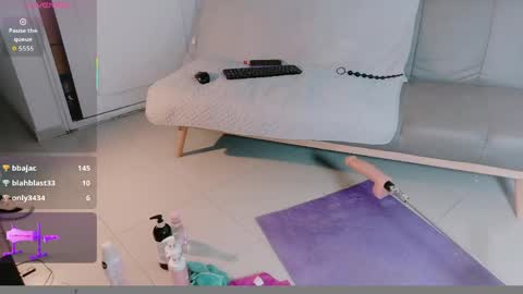 saly_moon1 online show from May 6, 12:41 am