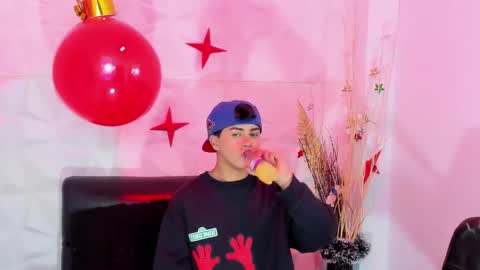 Sam online show from December 19, 1:18 pm