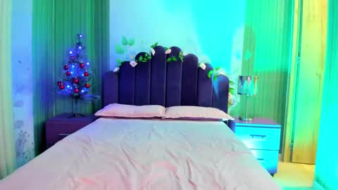 sam_naughty18 online show from December 6, 4:28 pm