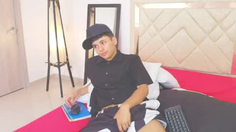 sam_tnt9 online show from May 29, 5:33 pm
