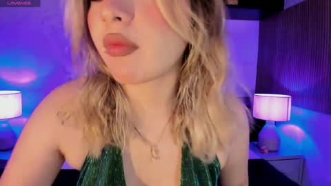 Snapshot of samanta_bone chatting on February 10, 9:36 pm Samanta online show from February 10, 9:36 pm