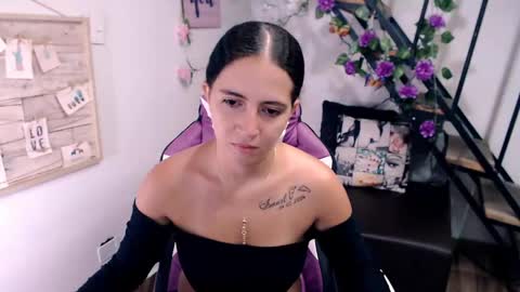 Snapshot of samantha2girl chatting on June 6, 6:45 pm samantha online show from June 6, 6:45 pm