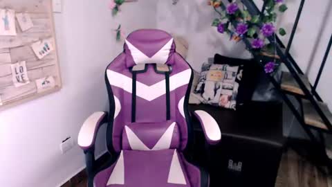 Snapshot of samantha2girl chatting on June 12, 6:29 pm samantha online show from June 12, 6:29 pm