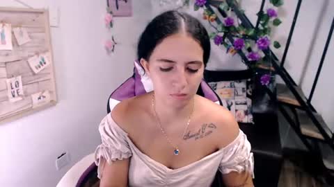 Snapshot of samantha2girl chatting on June 16, 12:41 pm samantha online show from June 16, 12:41 pm