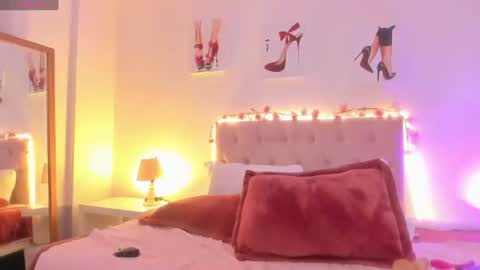 Snapshot of samantha_spike chatting on June 11, 12:32 am Samantha online show from June 11, 12:32 am