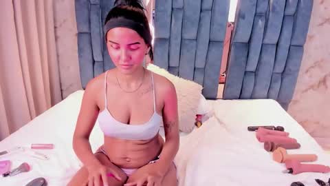 Snapshot of samanthaa_gil_ chatting on February 20, 5:26 am Samantha online show from February 20, 5:26 am