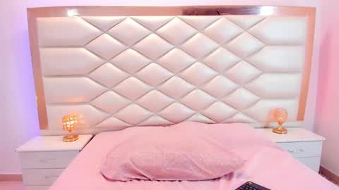 Snapshot of samanthaevans4 chatting on February 25, 11:00 pm Sweet Samantha online show from February 25, 11:00 pm