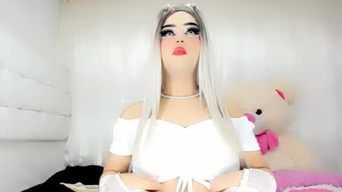 Snapshot of samanthax_xissadora1 chatting on February 6, 7:45 am samanthax_xissadora1 online show from February 6, 7:45 am