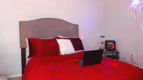 Yaya online show from November 25, 7:58 pm