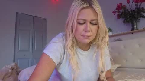 Snapshot of samathajamesxo chatting on February 8, 4:43 pm Samatha James online show from February 8, 4:43 pm