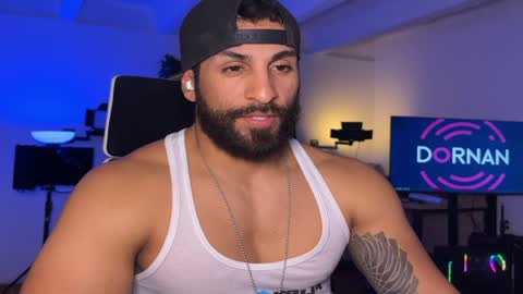 Snapshot of samdornan chatting on December 4, 3:59 am Sam Dornan online show from December 4, 3:59 am