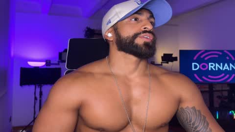 Snapshot of samdornan chatting on December 31, 1:57 am Sam Dornan online show from December 31, 1:57 am