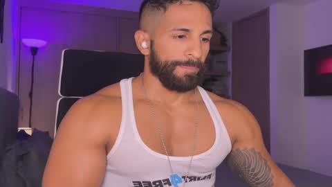 Snapshot of samdornan chatting on January 9, 6:36 pm Sam Dornan online show from January 9, 6:36 pm