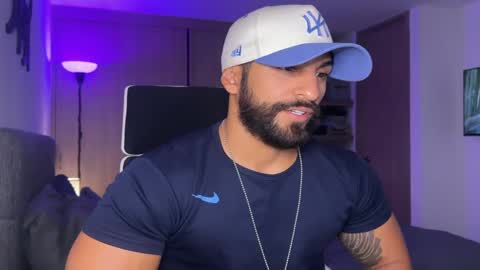 Snapshot of samdornan chatting on January 24, 9:05 pm Sam Dornan online show from January 24, 9:05 pm