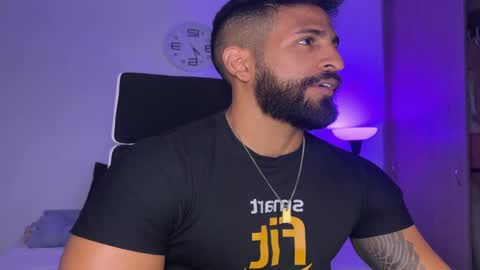 Snapshot of samdornan chatting on February 6, 12:33 am Sam Dornan online show from February 6, 12:33 am