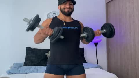 Snapshot of samdornan chatting on February 7, 9:04 pm Sam Dornan online show from February 7, 9:04 pm