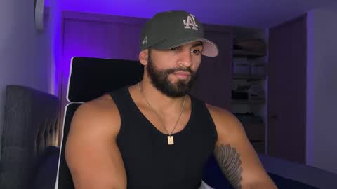 Snapshot of samdornan chatting on February 11, 10:18 pm Sam Dornan online show from February 11, 10:18 pm