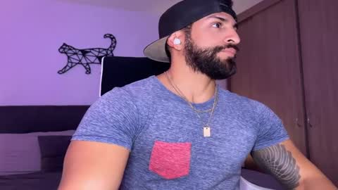 Snapshot of samdornan chatting on February 26, 1:53 am Sam Dornan online show from February 26, 1:53 am