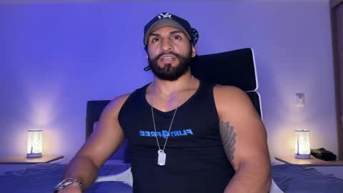 Snapshot of samdornan chatting on February 28, 11:01 pm Sam Dornan online show from February 28, 11:01 pm