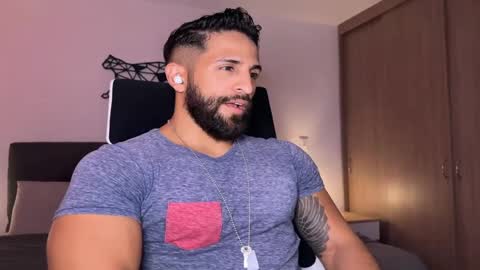 Snapshot of samdornan chatting on March 12, 12:53 am Sam Dornan online show from March 12, 12:53 am