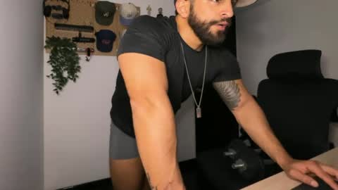 Snapshot of samdornan chatting on February 2, 12:31 am Sam Dornan online show from February 2, 12:31 am