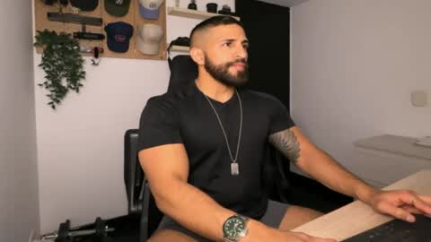 Snapshot of samdornan chatting on February 15, 10:06 pm Sam Dornan online show from February 15, 10:06 pm