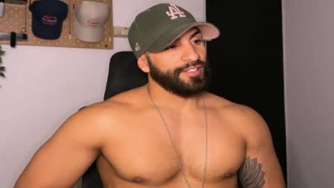 Snapshot of samdornan chatting on February 20, 12:51 am Sam Dornan online show from February 20, 12:51 am