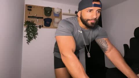 Snapshot of samdornan chatting on February 28, 12:44 am Sam Dornan online show from February 28, 12:44 am