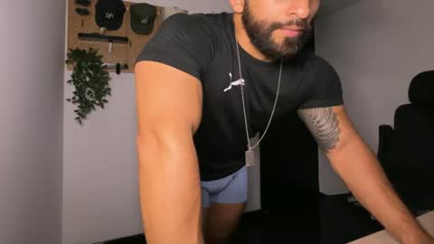 Snapshot of samdornan chatting on March 3, 1:01 am Sam Dornan online show from March 3, 1:01 am