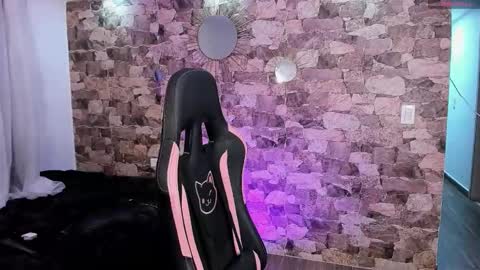 samiacooper25 online show from March 1, 9:00 am