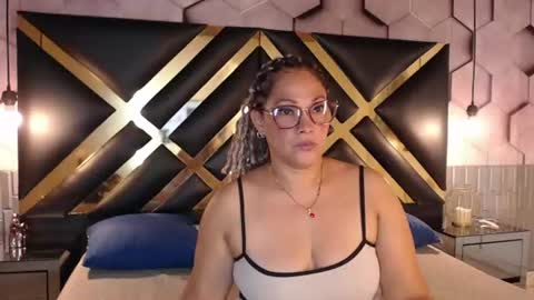Snapshot of samira_lennox chatting on June 19, 9:40 pm SAMIRA online show from June 19, 9:40 pm