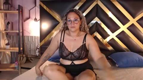 Snapshot of samira_lennox chatting on June 24, 10:53 pm SAMIRA online show from June 24, 10:53 pm