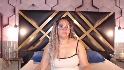 Snapshot of samira_lennox chatting on July 1, 9:58 pm SAMIRA online show from July 1, 9:58 pm