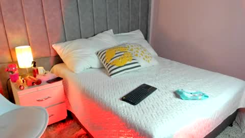 Samira Malek online show from April 2, 12:58 pm