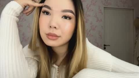 Snapshot of sammiesilvis chatting on February 20, 8:38 am Elina online show from February 20, 8:38 am