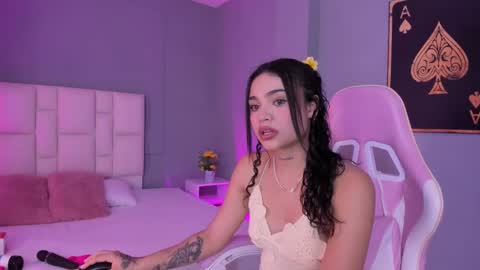Snapshot of sammy__rose chatting on February 19, 6:48 pm Sammy Rose online show from February 19, 6:48 pm