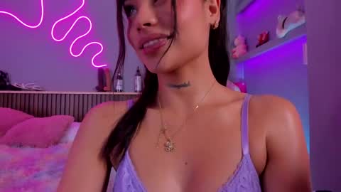 Snapshot of sammy__rose chatting on May 13, 9:22 pm Sammy Rose online show from May 13, 9:22 pm