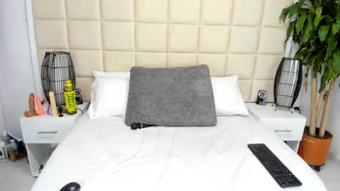 Nice to meet you guys my name is Lina. online show from March 2, 5:01 am