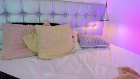 Axel online show from February 8, 11:34 pm